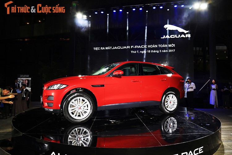Can canh SUV Jaguar F-Pace gia tu 3,6 ty tai VN-Hinh-2